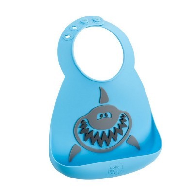 Babete de silicone azul com desenho de tubarão e bolso para restos de comida