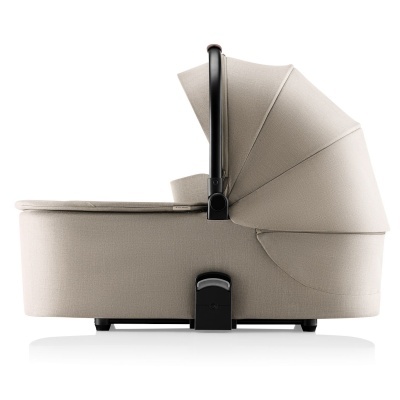 Carrinho de bebé bege com capota ajustável