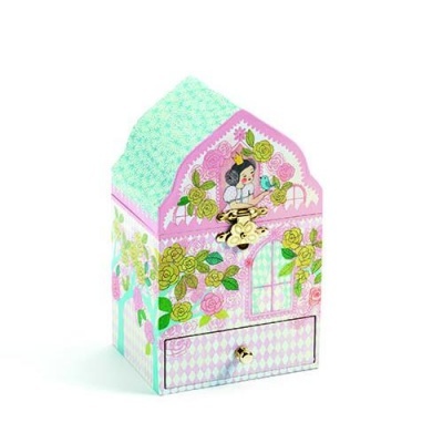 Caixa decorativa em forma de casa com estampas florais e detalhes dourados