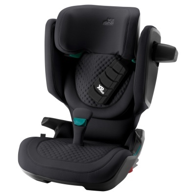 Cadeira auto infantil preta com almofada XP PAD e detalhes verdes