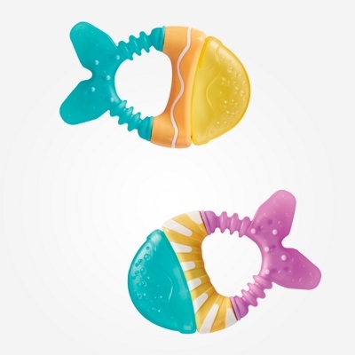 Dois mordedores para bebé em forma de peixe coloridos