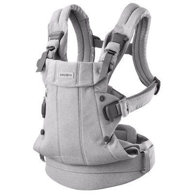Ergonomic baby carrier cinza claro com alças acolchoadas e fivelas ajustáveis
