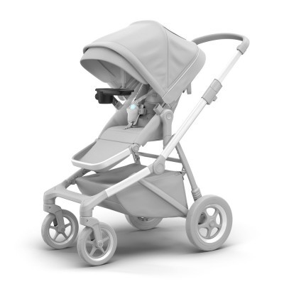 Carrinho de bebé cinzento com estrutura branca e rodas