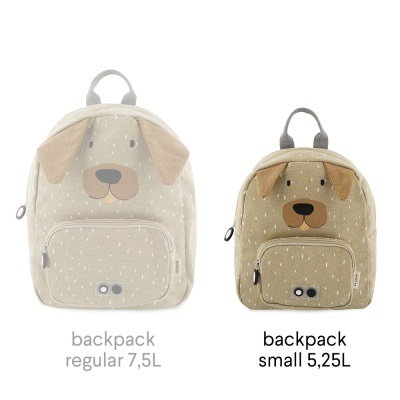 Duas mochilas infantis em bege claro e cinza claro com rosto de cão e detalhe de orelhas felpudas.