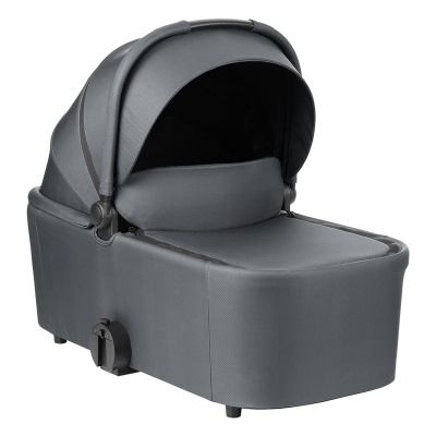 Carrinho de bebé cinza com capota flexível e tecido texturizado