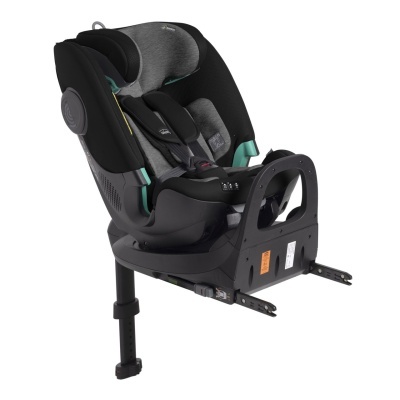 Cadeira auto para criança cinza e preta com base ISOFIX e etiqueta lateral