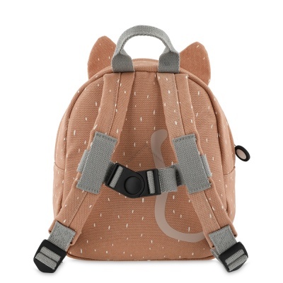 Mochila pequena cor de pêssego com alças cinzentas e padrão branco.