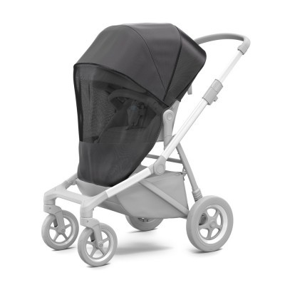 Carrinho de bebé cinzento claro com proteção de rede preta
