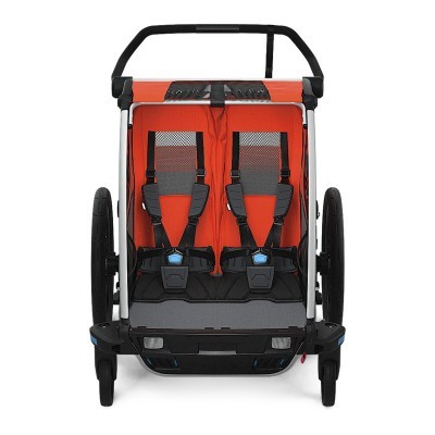 Carrinho de bebé duplo laranja e cinzento com cintos e rodas grandes