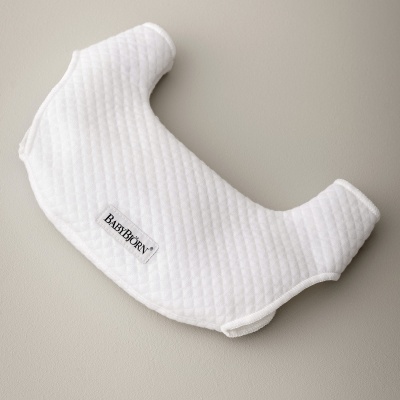 Almofada branca acolchoada BABYBJÖRN com textura riscada