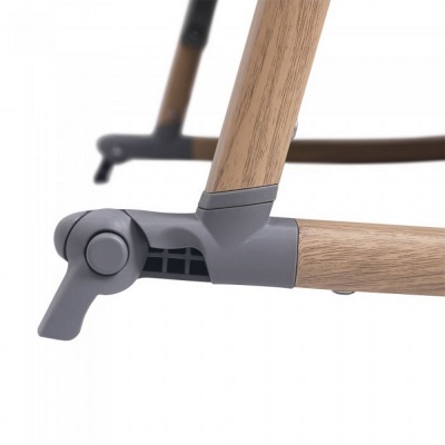 Base de cadeira ou móvel em madeira clara e plástico cinzento com alavanca