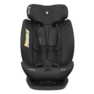 Cadeira automóvel infantil preta com cinto de cinco pontos e almofadas acolchoadas