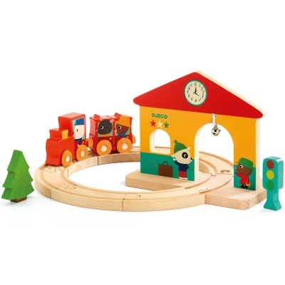 Brinquedo de comboio de madeira com estação e acessórios coloridos