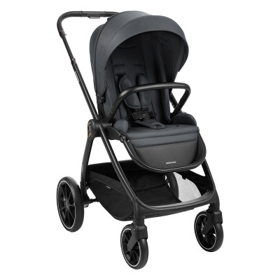 Carrinho de bebé preto com tecido cinza escuro e rodas pretas