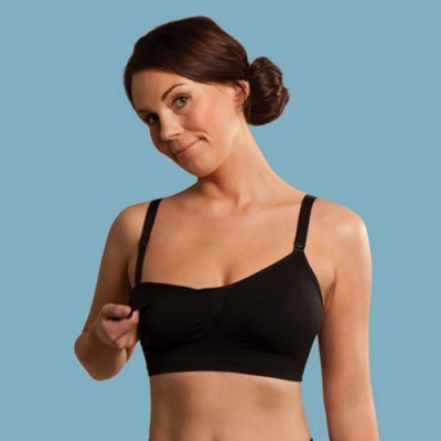 Mulher a usar soutien preto sem costuras com alças ajustáveis