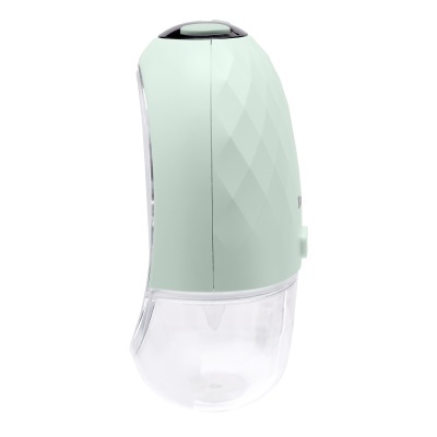 Picadora manual verde clara com tampa transparente e botão preto e verde claro