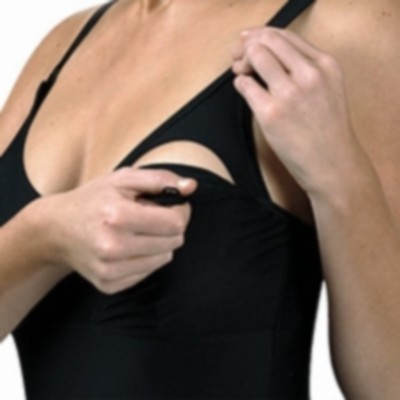 Fato de banho preto com alças finas e abertura triangular no peito