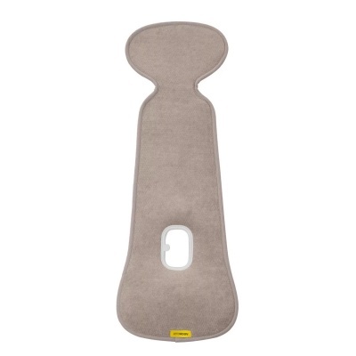 Protetor cinzento claro para cadeira de criança com recorte e etiqueta amarela