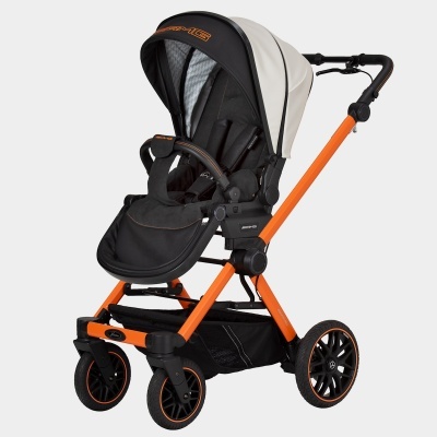 Carrinho de bebé preto e branco com estrutura laranja e rodas pretas, texto LIONELO na capota