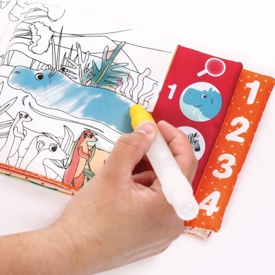 Livro de tecido para colorir com animais e caneta amarela