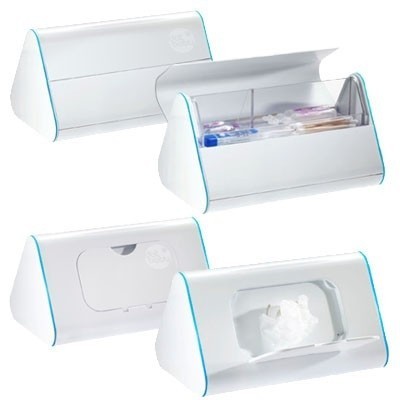 Caixas organizadoras brancas com bordas azuis e várias aberturas