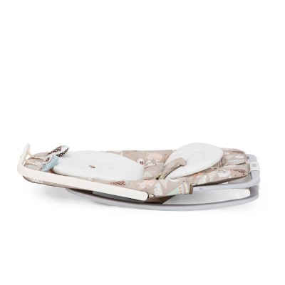 Espreguiçadeira para bebé dobrada com almofadas brancas e bege e armação branca