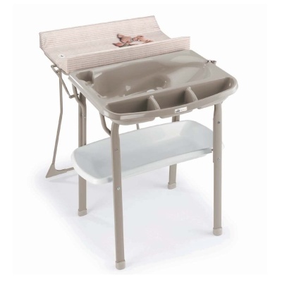 Muda-fraldas com colchão riscado bege, estrutura metálica e bandeja plástica