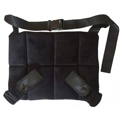 Bolsa preta acolchoada quadrada com alças e fita de ajuste preta