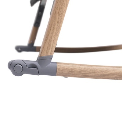 Pé de cadeira baloiço madeira clara com ligações cinzentas