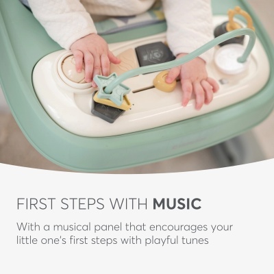 Mesa de atividades musical para bebés com painel colorido e mãos de bebé a tocar.