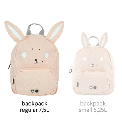 Duas mochilas rosa claro em formato de coelho, uma maior e outra menor, ambas com bolso frontal e alças cinza.