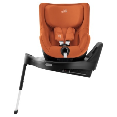 Cadeira auto infantil laranja Britax Römer com base preta e arnês de segurança