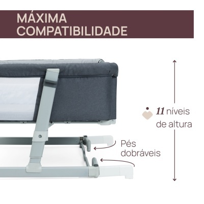 Berço cinza escuro com estrutura metálica cinza clara e pés dobráveis