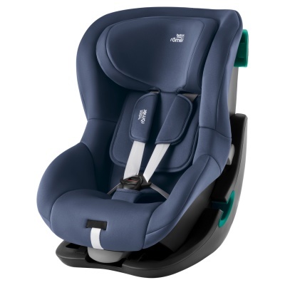 Cadeira auto Britax Römer azul com arnês de segurança e detalhes verdes