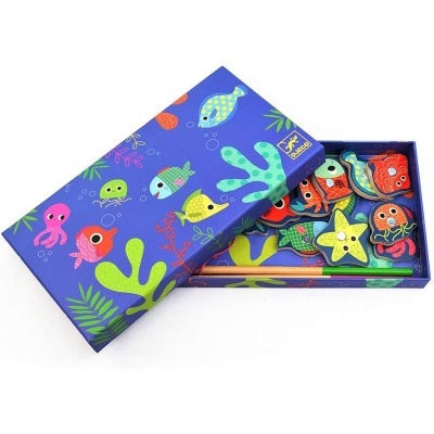 Caixa de jogo de pesca magnético com peixes e vara de pescar de madeira coloridos