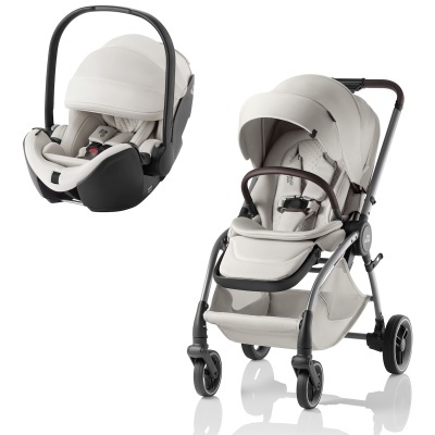 Carrinho de bebé e alcofa bege claro com estrutura preta e rodas duplas