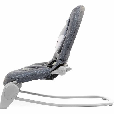 Cadeira de bebé portátil cinzenta com estrutura metálica e tecido acolchoado
