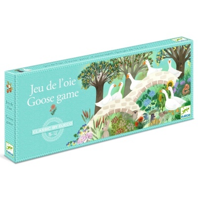 Caixa azul com ilustração de gansos e árvores do jogo Goose game da Djeco