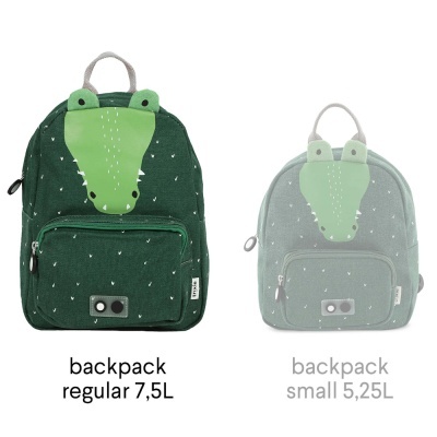 duas mochilas em forma de crocodilo, uma verde escura e outra verde clara, com olhos e focinho de tecido e detalhes em branco