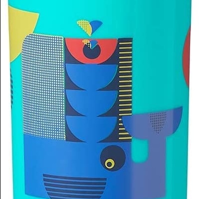 Copo de cerâmica turquesa com decoração geométrica colorida e interior vermelho