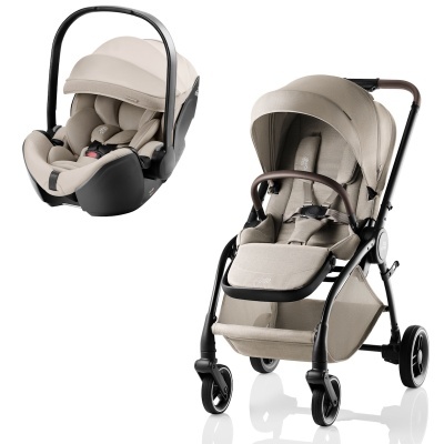 Carrinho de bebé e cadeira auto bege com estrutura preta e rodas