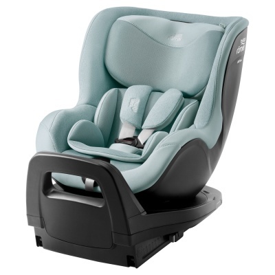 cadeira de carro infantil azul claro e preta com arnês de cinco pontos