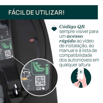 Assento infantil de automóvel preto com etiqueta, código QR visível para instruções