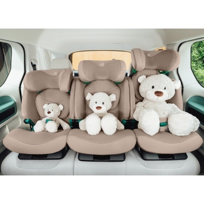 Cadeiras de automóvel para crianças bege com ursos de peluche sentados