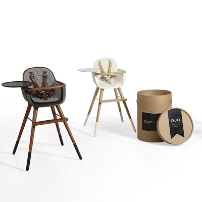 Cadeiras altas para crianças OVO em madeira com bandejas e embalagem