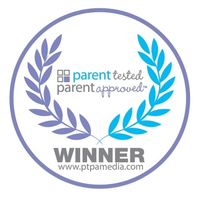 Logótipo redondo com texto 'parent tested parent approved WINNER' e folhas azuis