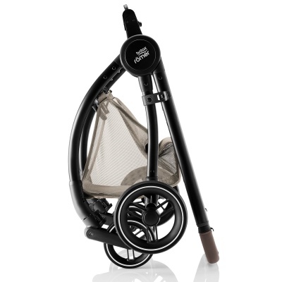 Carrinho de bebé dobrável preto e bege com logotipo 'maxi cosi forme'