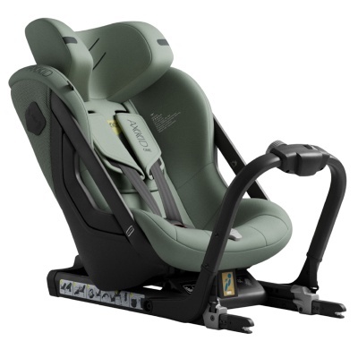 cadeira auto criança verde preto com cintos de segurança e base ISOFIX