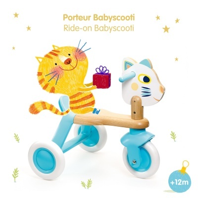 Triciclo de criança azul com cabeça de gato branco desenhada com texto promocional em fundo branco.