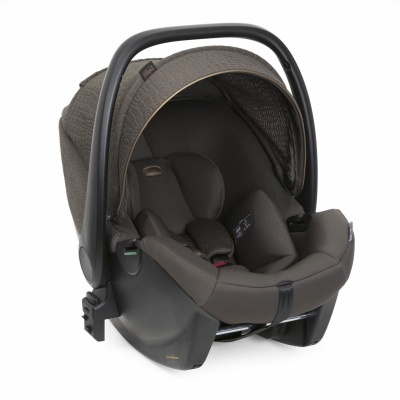 Cadeira auto para bebé castanha com capota texturizada e base preta